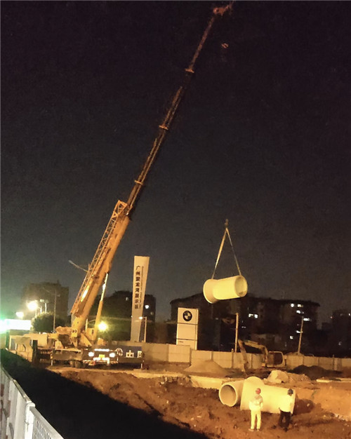 阜宁县“弯臂矫正”—— 吊车的 “形变补偿” 技术